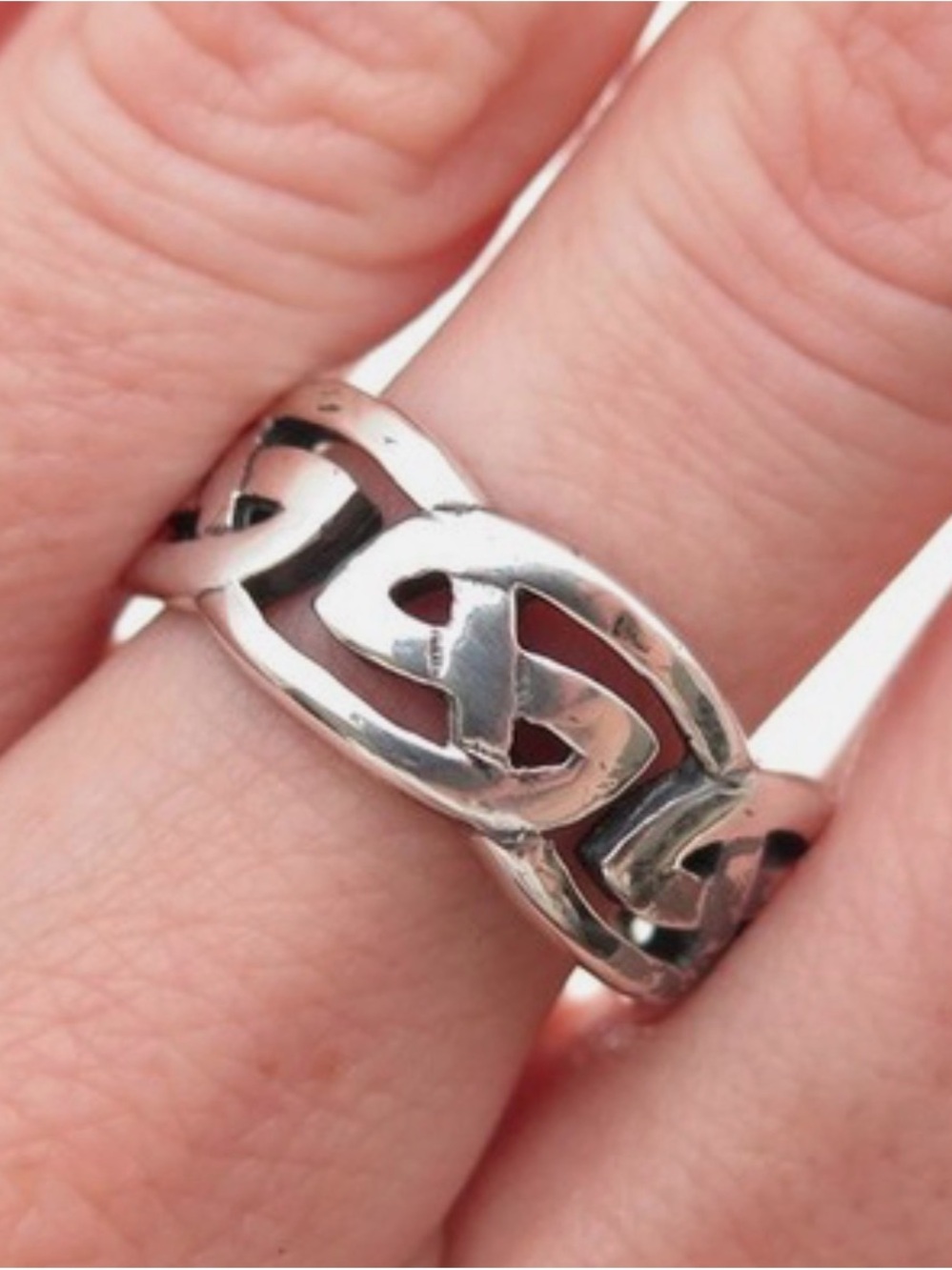 Sterling Silver 925 Celtic Knot Band Ring 
Size 9 and a half